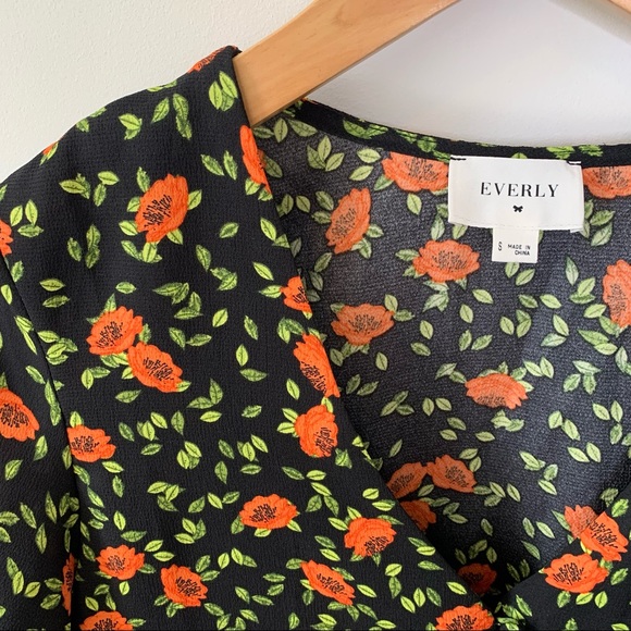 Everly Floral Button down Blouse cropped - Picture 2 of 10